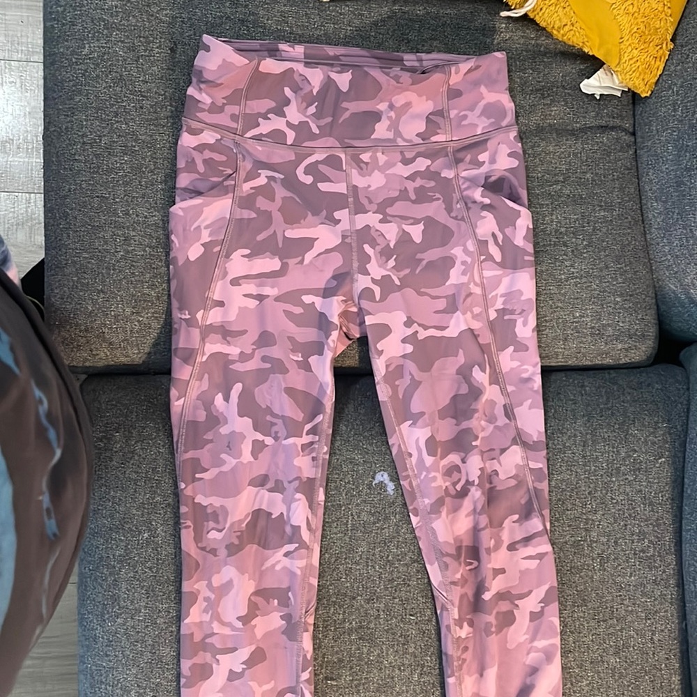 Lululemon size 8 pink camo leggings